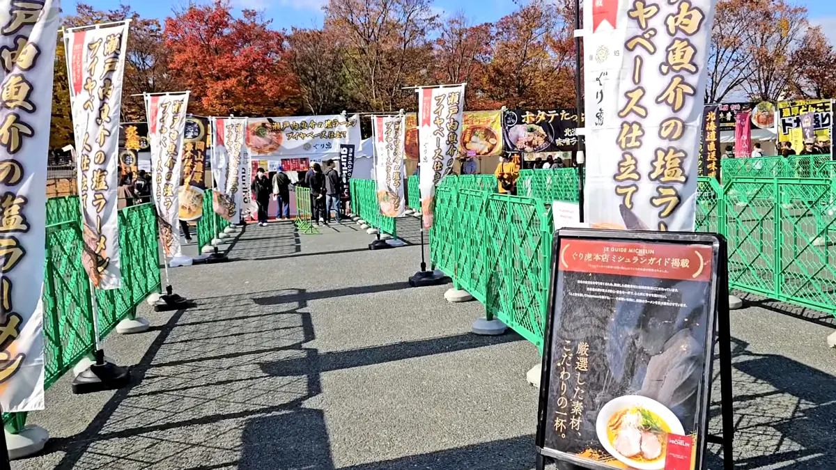 看板に書かれている日本語を、写真で読み解く