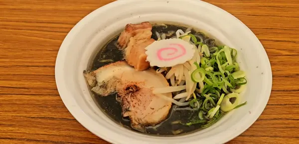 ラーメンEXPO 2025 麺屋 虎鉄(北海道)のBlack (burnt-soy) ramen from Hokkaido