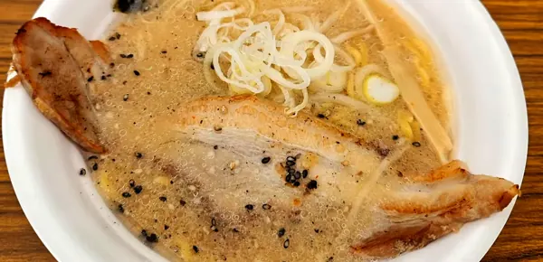 ラーメンEXPO 2025 麺処赤兎馬(北海道)のHokkaido-style rich ramen with roasted pork