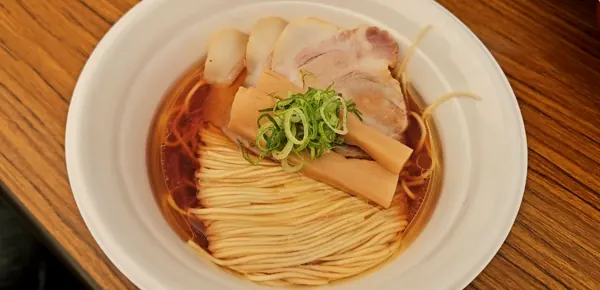 ラーメンEXPO 2025 寿製麺よしかわ(埼玉)のClear shoyu ramen with thin straight noodles